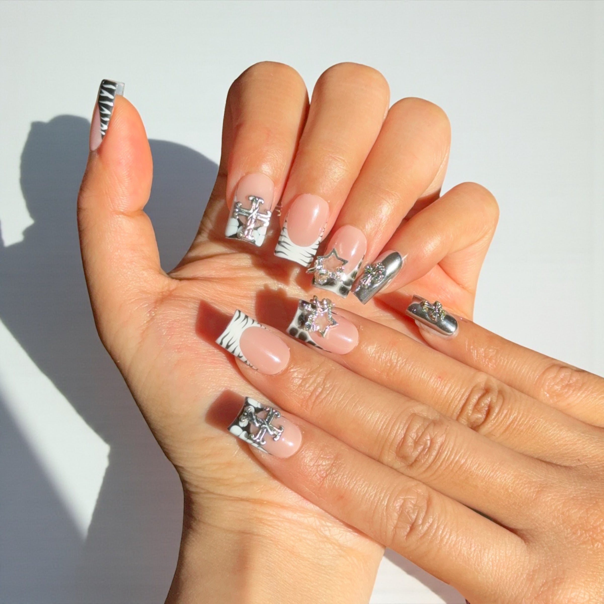 Chained Start Duck Nails