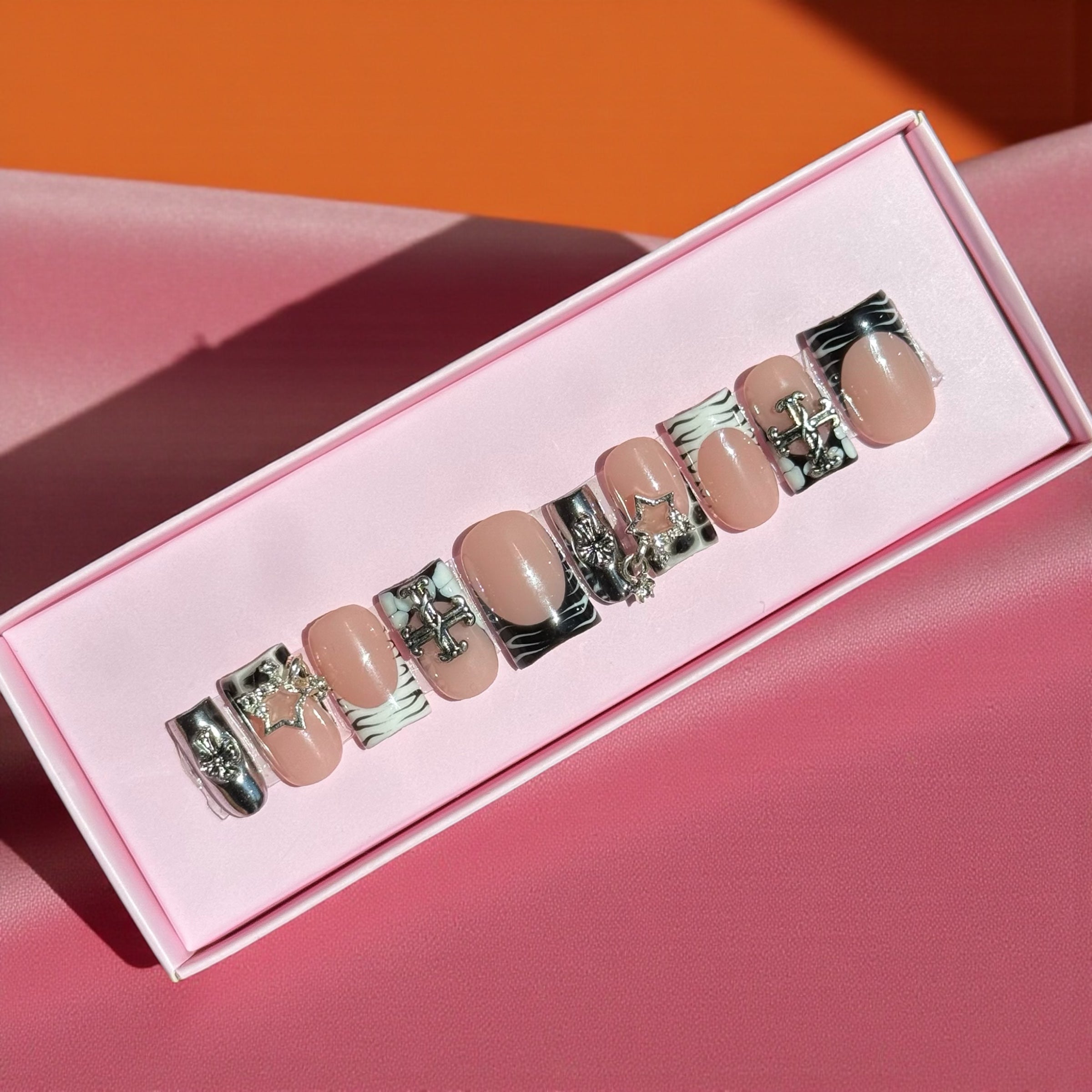 Chained Start Duck Nails