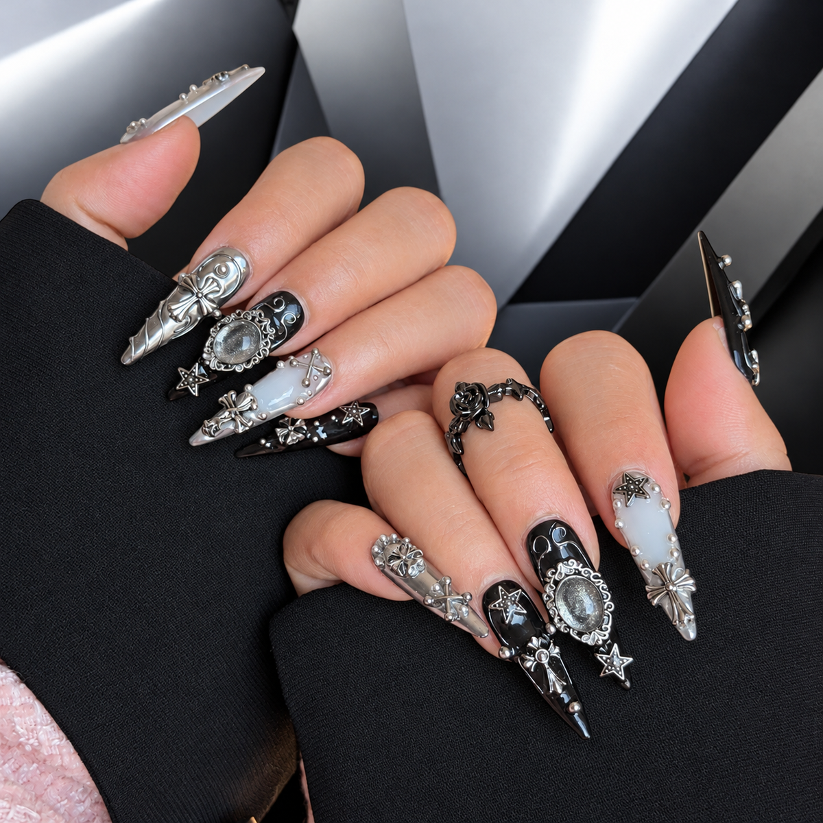 Duchess of Darkness press-on nail set, product photo 2