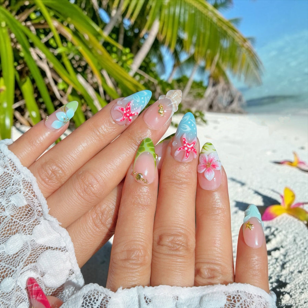 Paradise Island press-on nail set, product photo 2