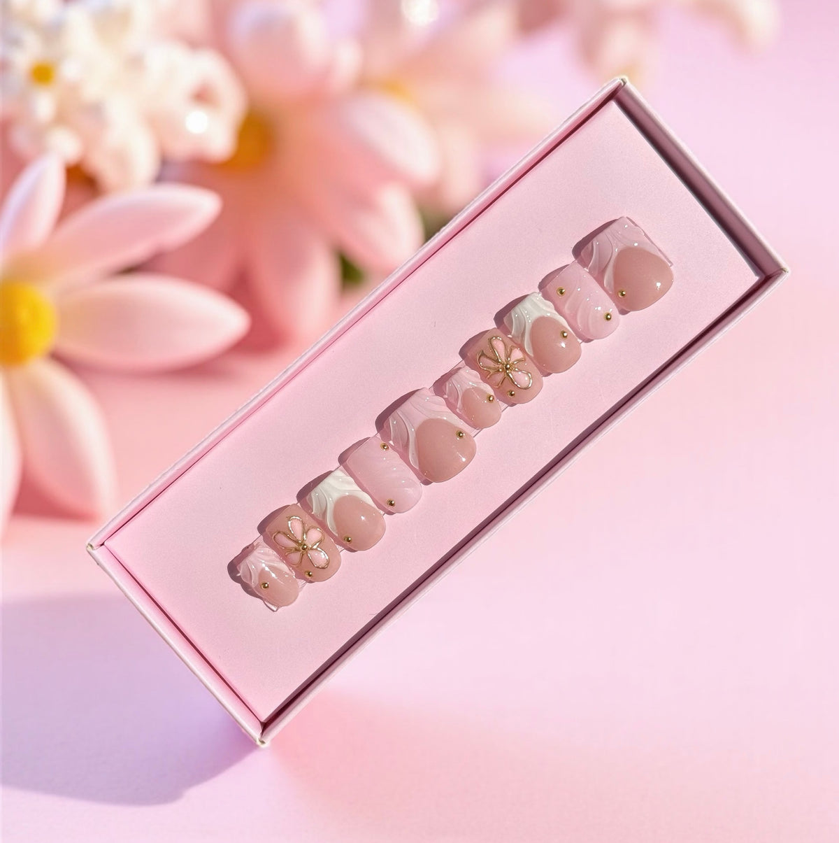 Minimalist Fleur press-on nail set, product photo 4