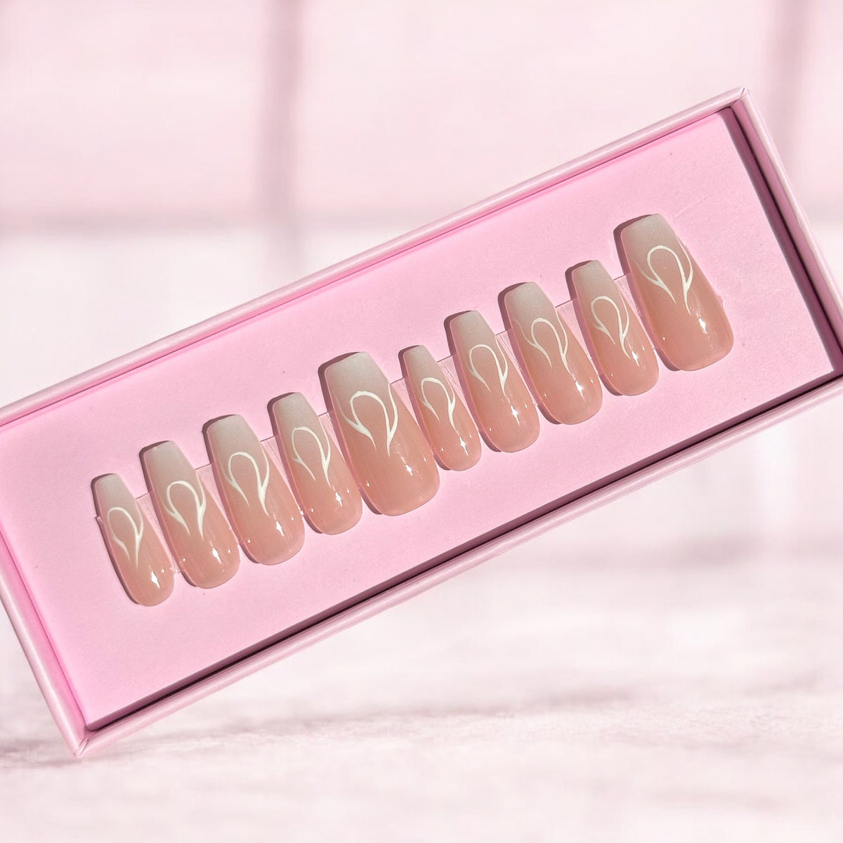 White Flame press-on nail set, product photo 3