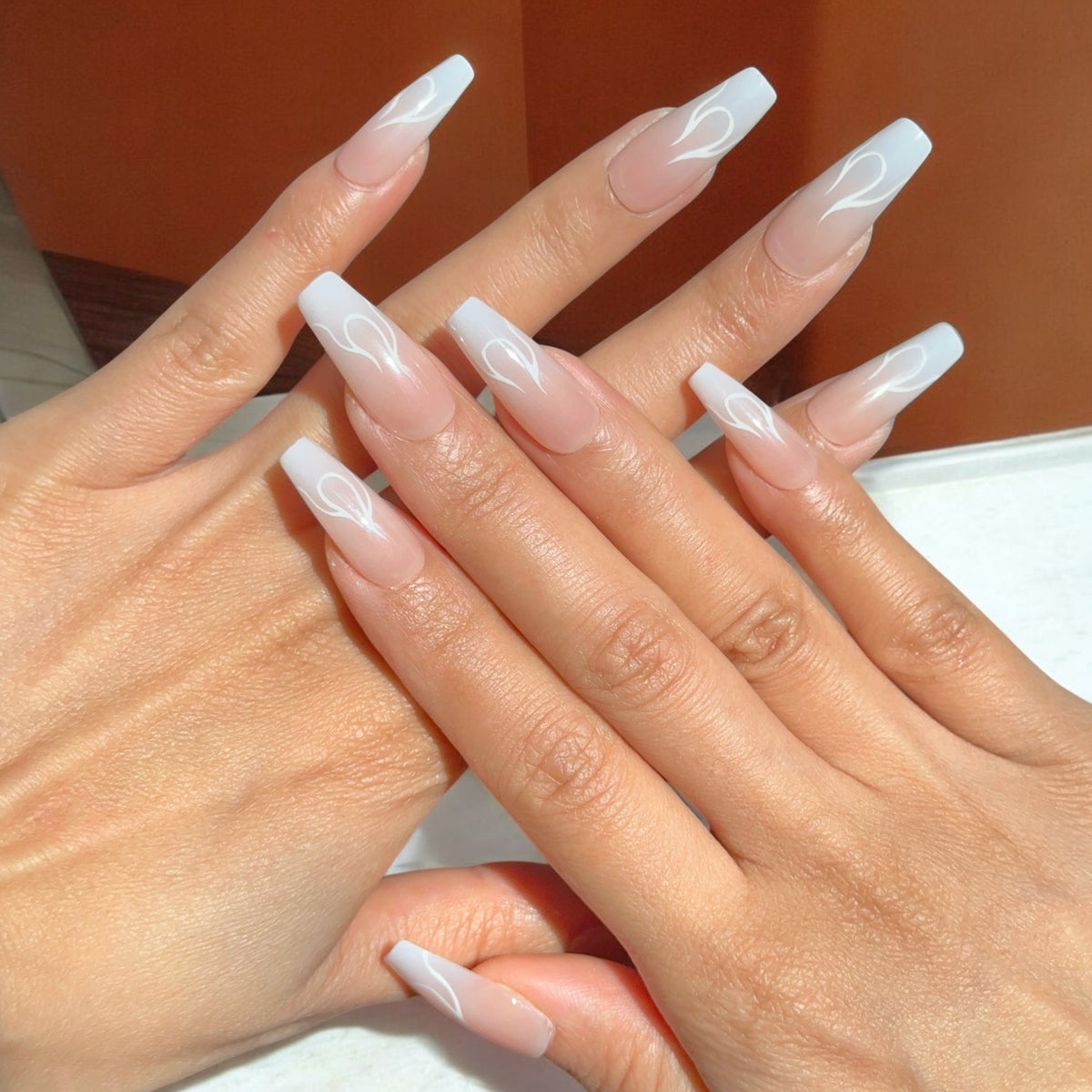 White Flame press-on nail set, product photo 2