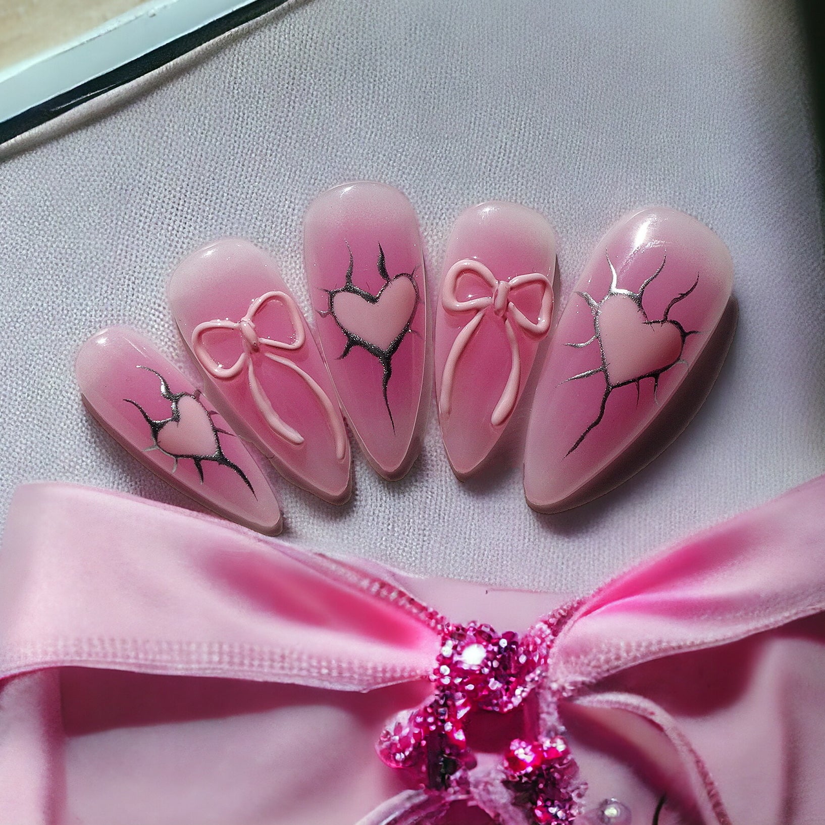 Pink bow with shaking heart
