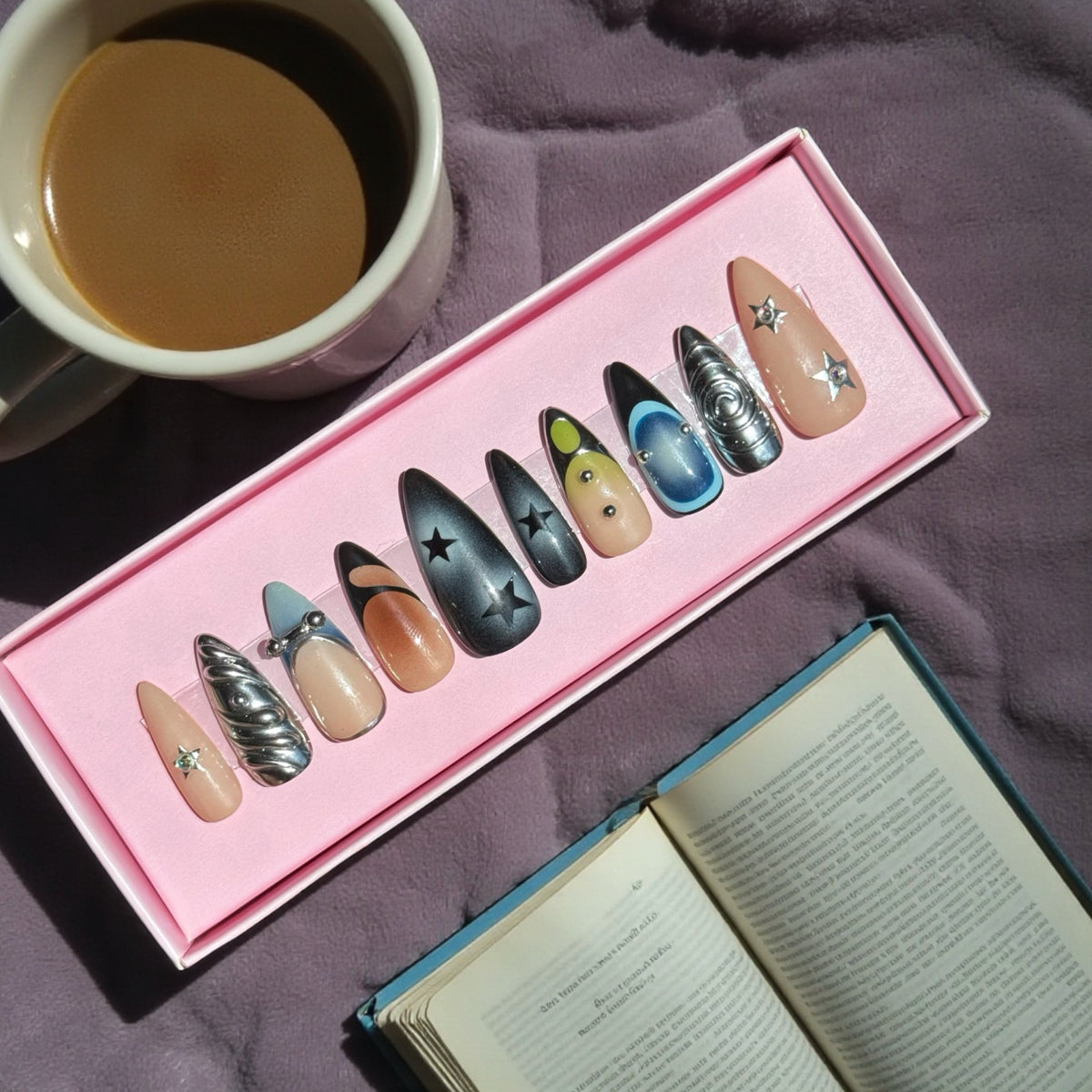 Universe press-on nail set, product photo 3