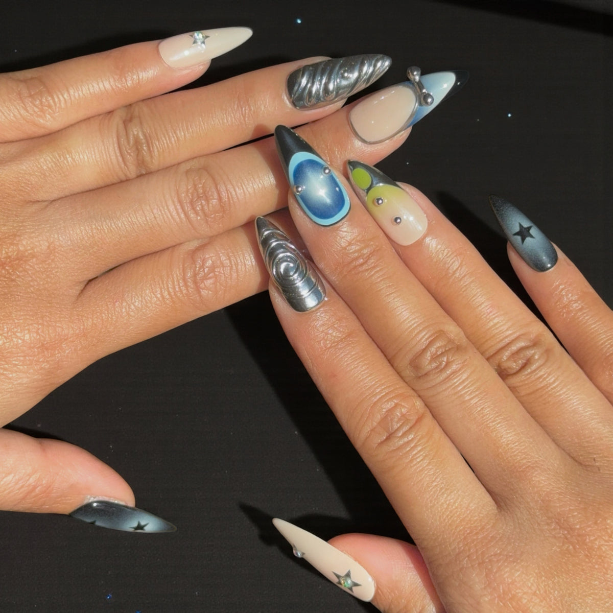 Universe press-on nail set, product photo 2