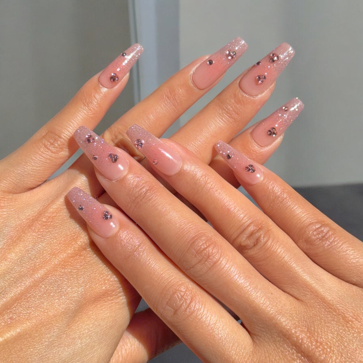 Sparkle on Me press-on nail set, product photo 2