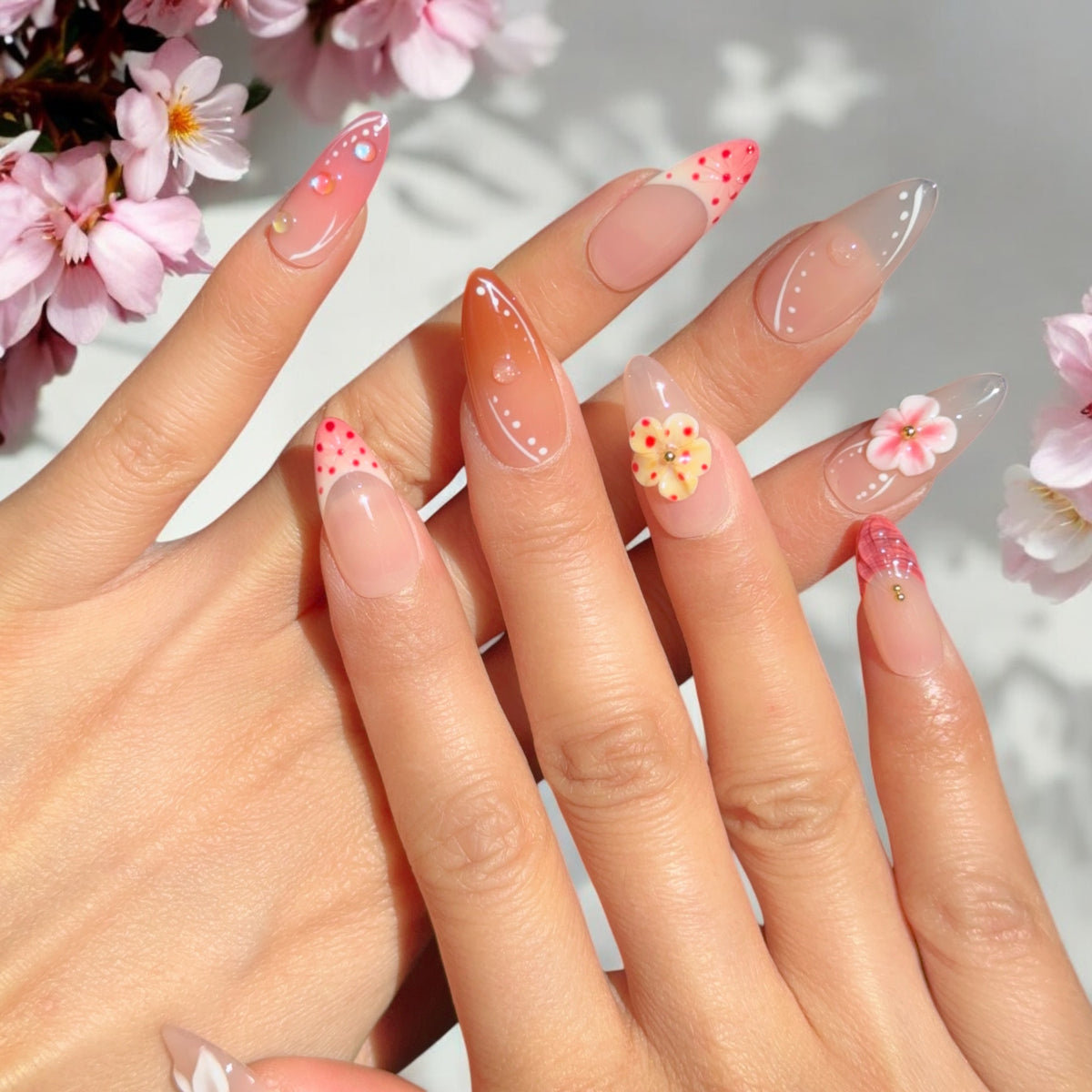 Seasons Love press-on nail set, product photo 2