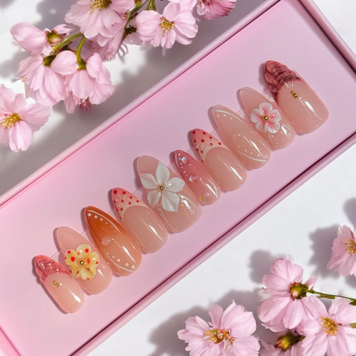 Seasons Love press-on nail set, product photo 5