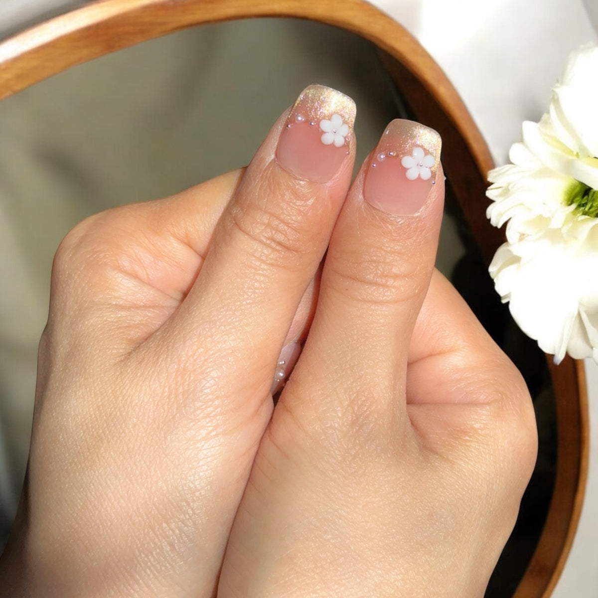 Little White Daisy press-on nail set, product photo 3