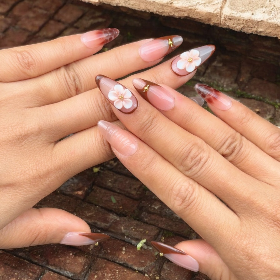 Caramel Blossom press-on nail set, product photo 3