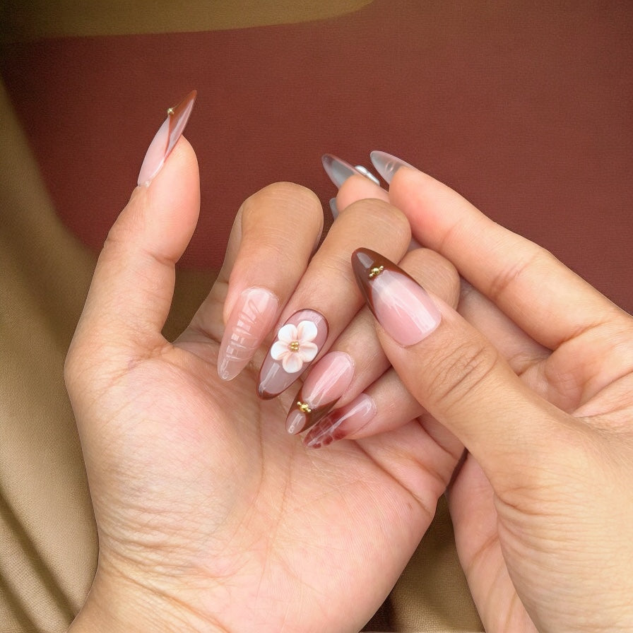 Caramel Blossom press-on nail set, product photo 4