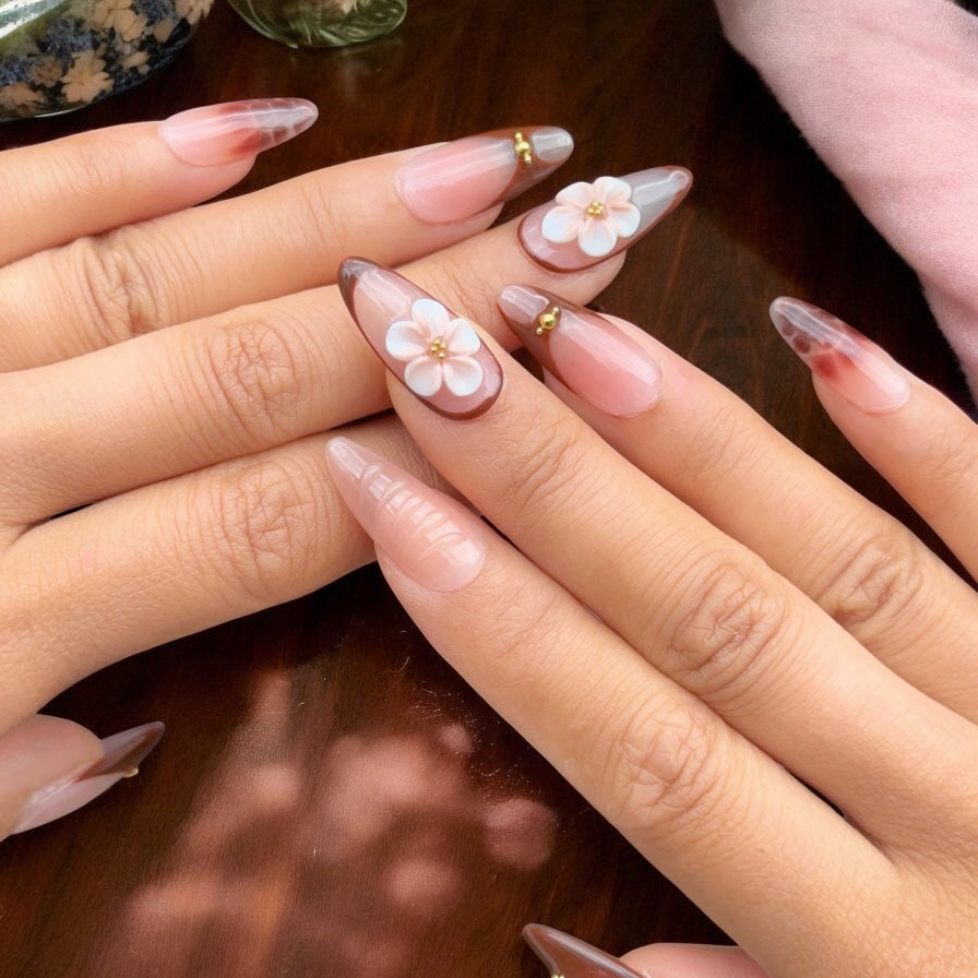 Caramel Blossom press-on nail set, product photo 2