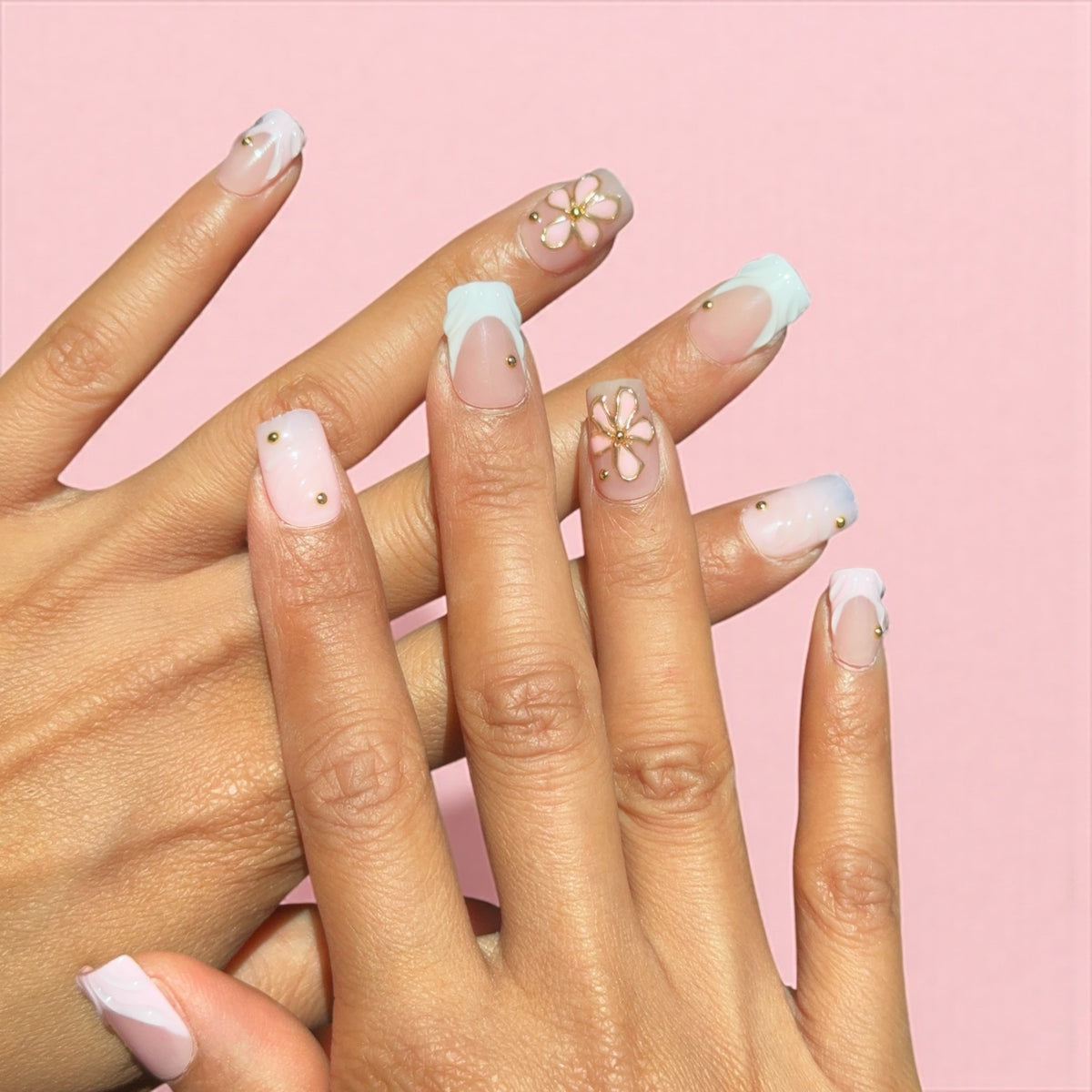 Minimalist Fleur press-on nail set, product photo 3
