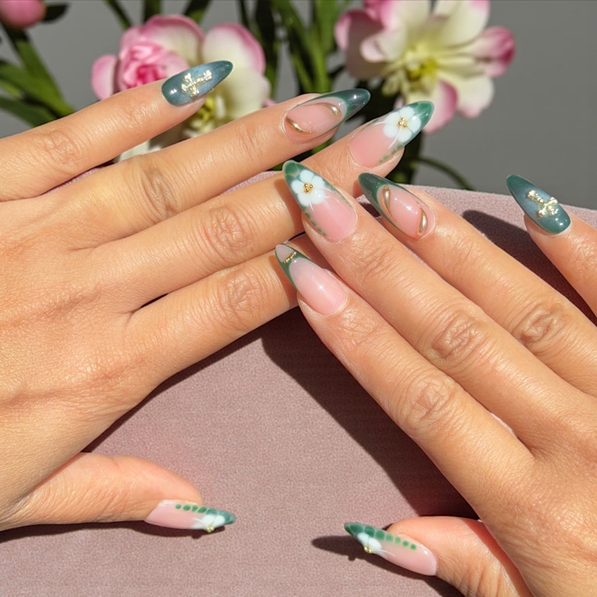 Celestial Moss press-on nail set, product photo 2