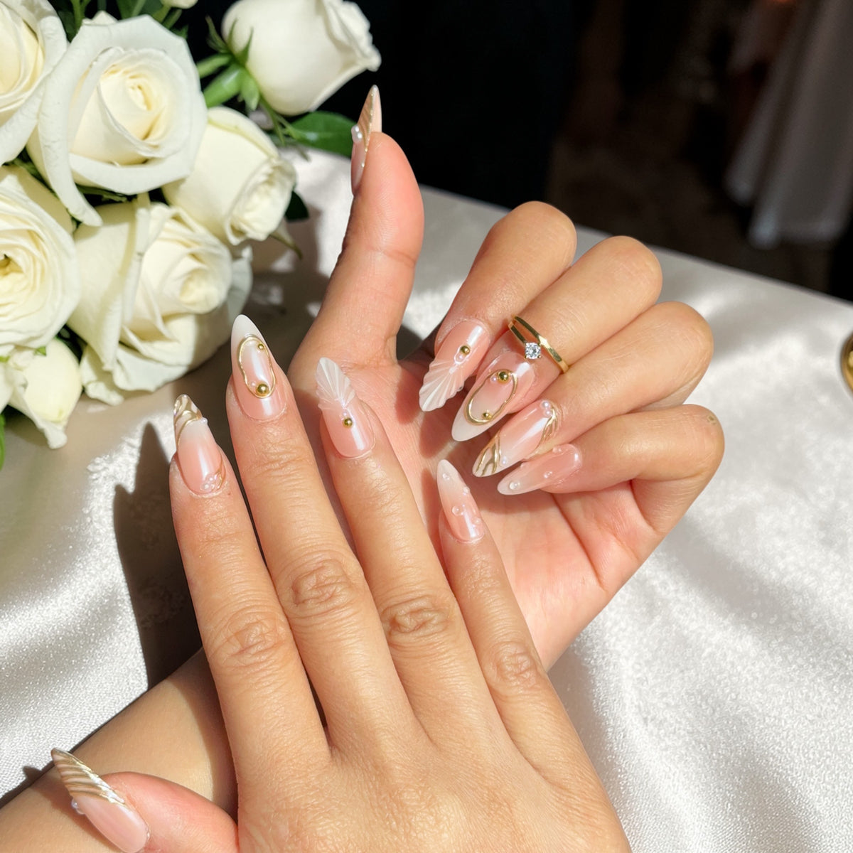 Halo press-on nail set, product photo 2