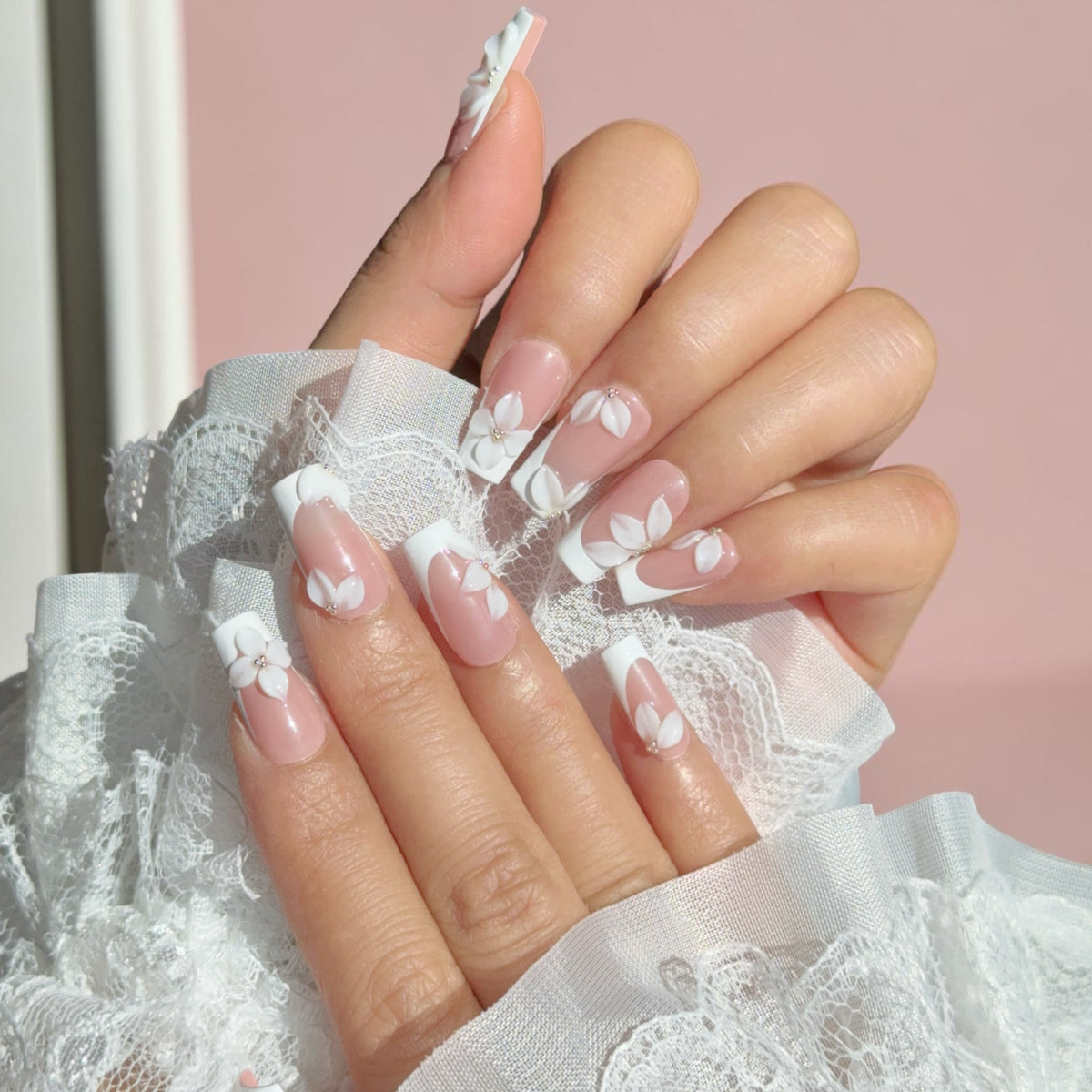 Snowy Petals press-on nail set, product photo 3