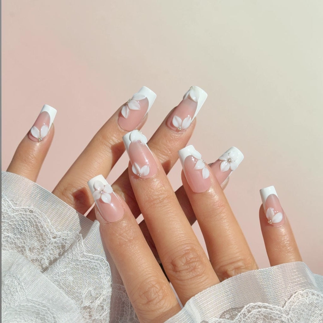Snowy Petals press-on nail set, product photo 5